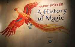 Couverture de Harry Potter, a history of magic